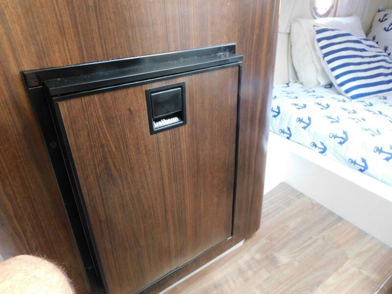 28' 2019 Regal 28 Express