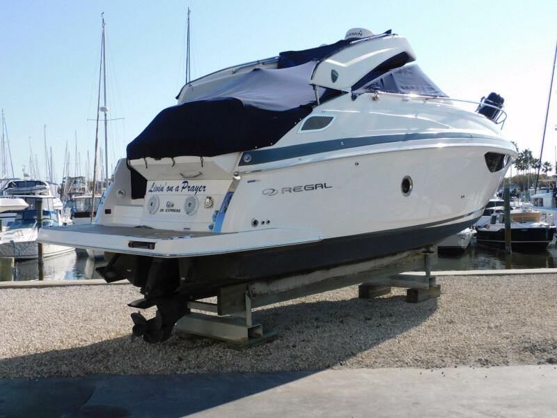 28' 2019 Regal 28 Express
