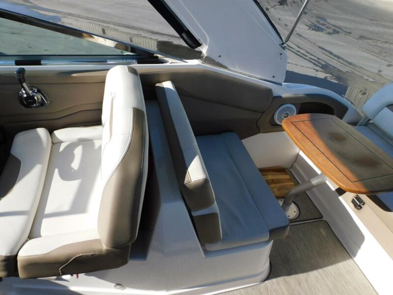 28' 2019 Regal 28 Express