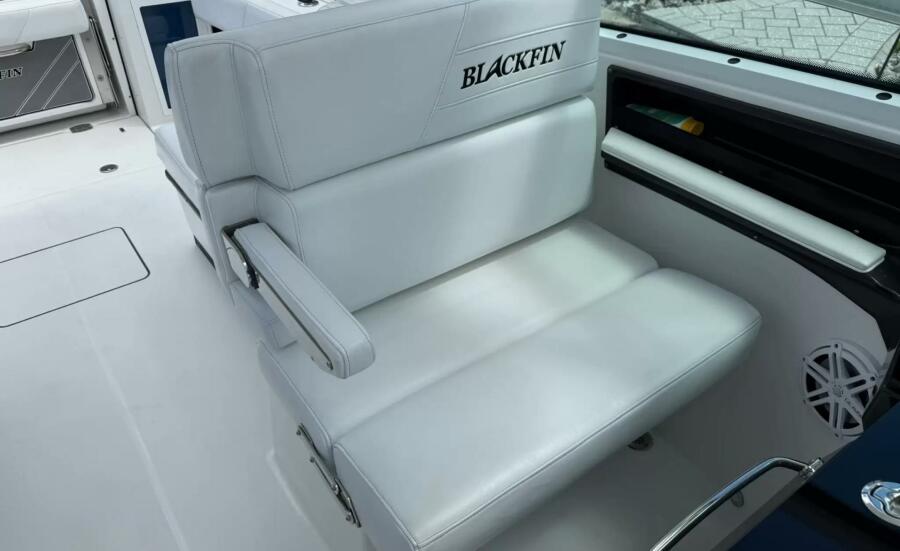 27' 2020 Blackfin 272DC