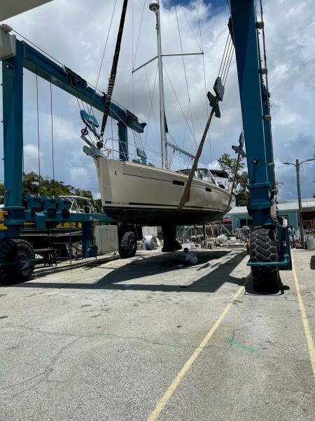 45' 2014 Beneteau 45