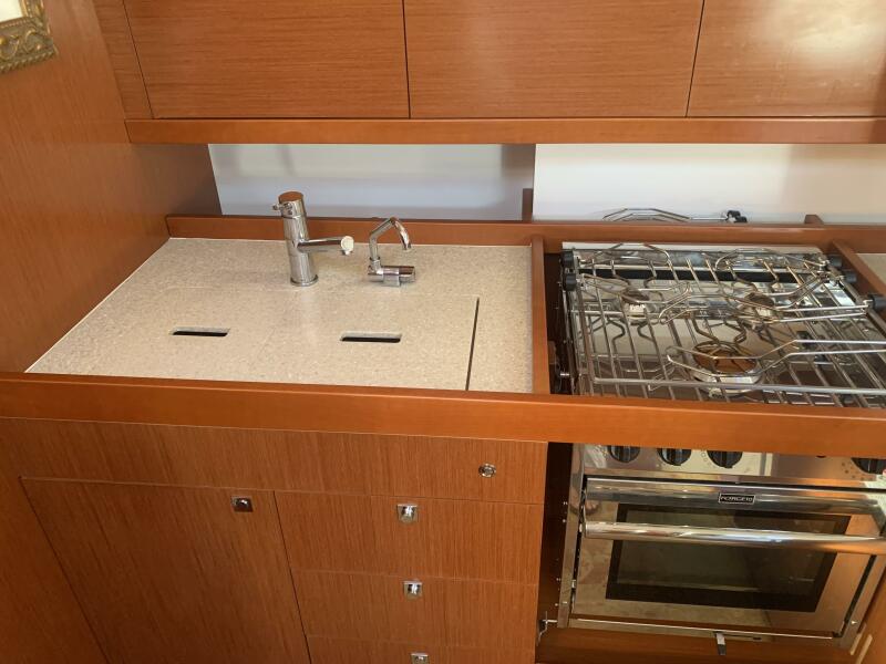 45' 2014 Beneteau 45