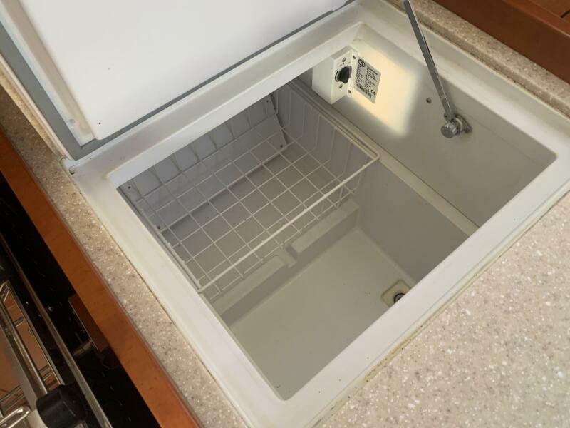 45' 2014 Beneteau 45