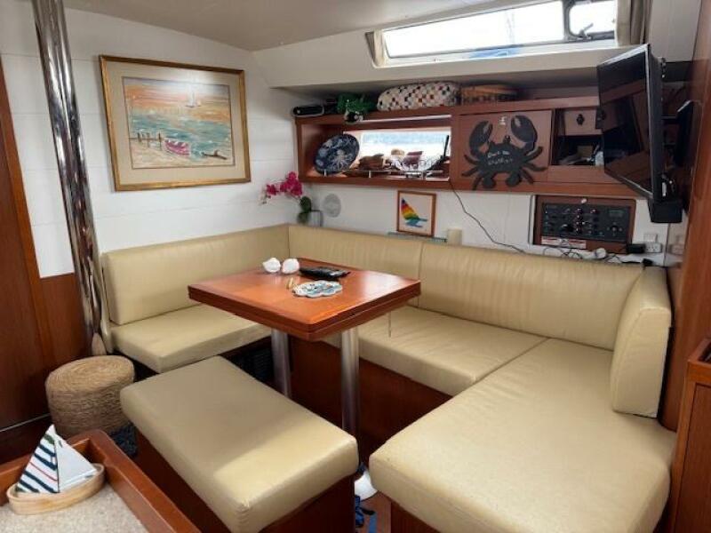 45' 2014 Beneteau 45