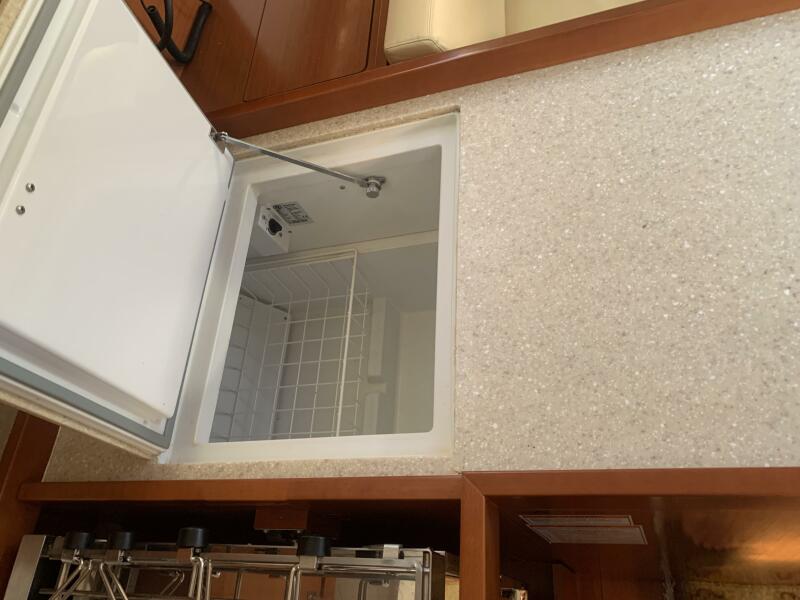 45' 2014 Beneteau 45