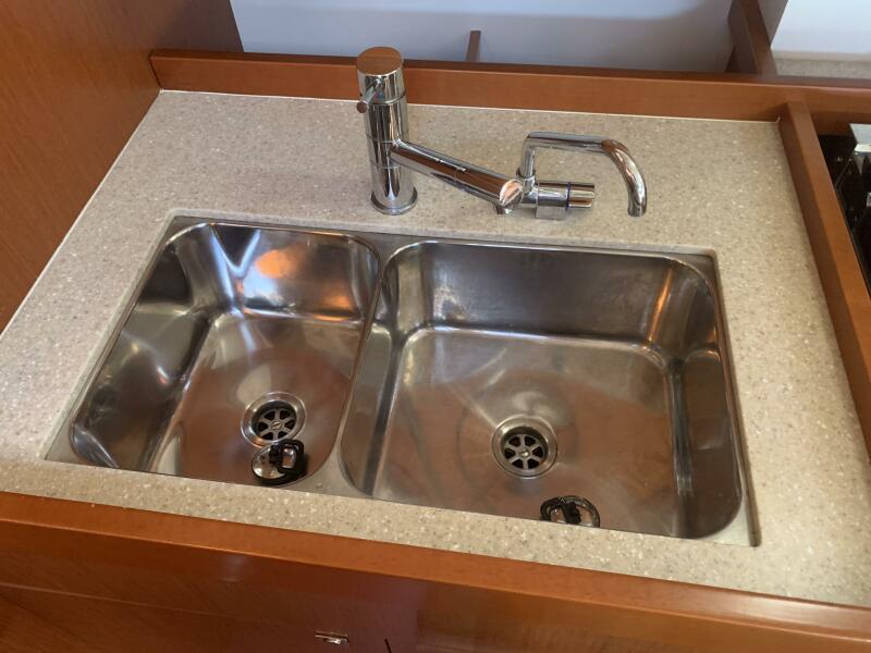 45' 2014 Beneteau 45