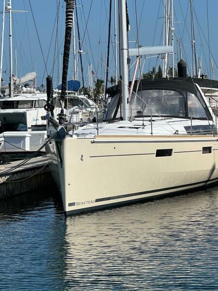 45' 2014 Beneteau 45