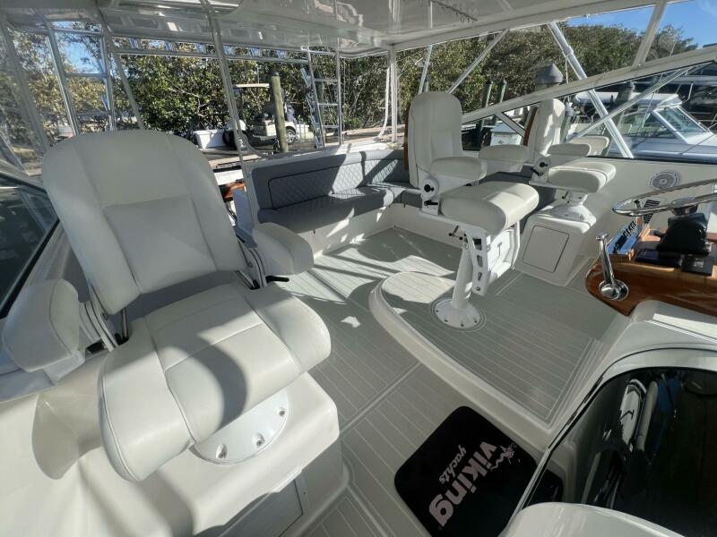 52' 2007 Viking 52 Open