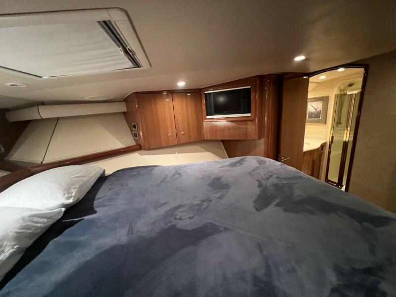 52' 2007 Viking 52 Open
