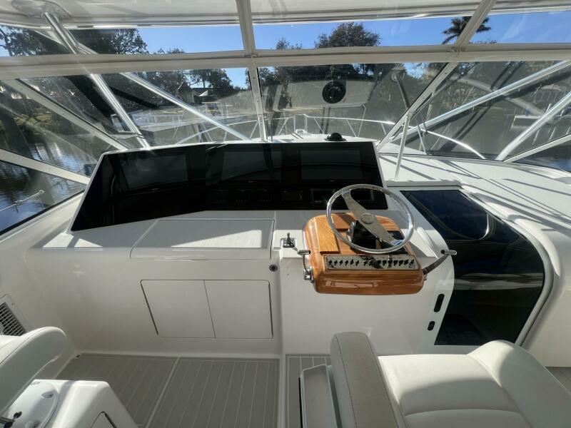 52' 2007 Viking 52 Open