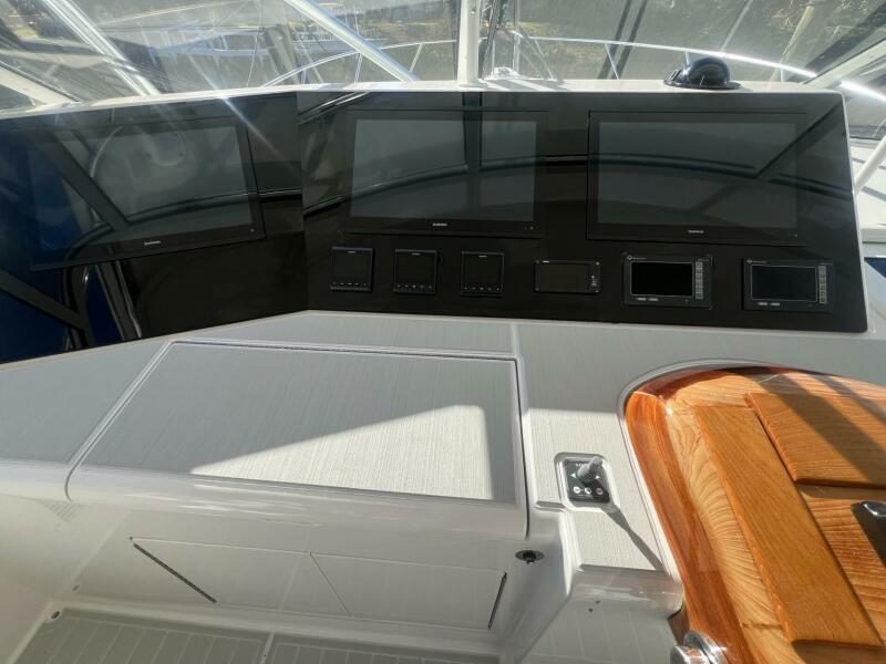 52' 2007 Viking 52 Open