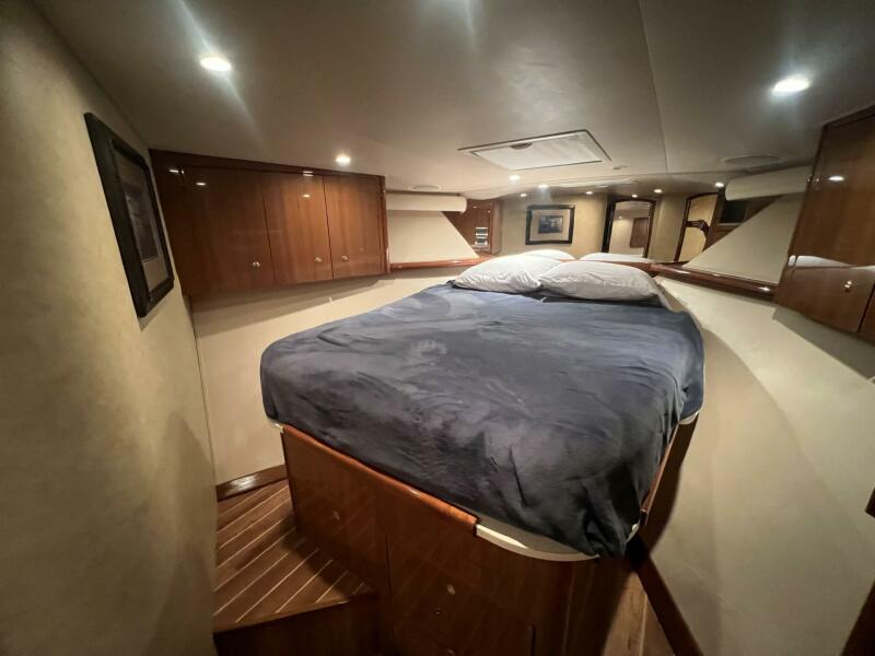 52' 2007 Viking 52 Open