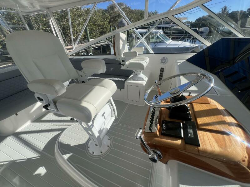 52' 2007 Viking 52 Open