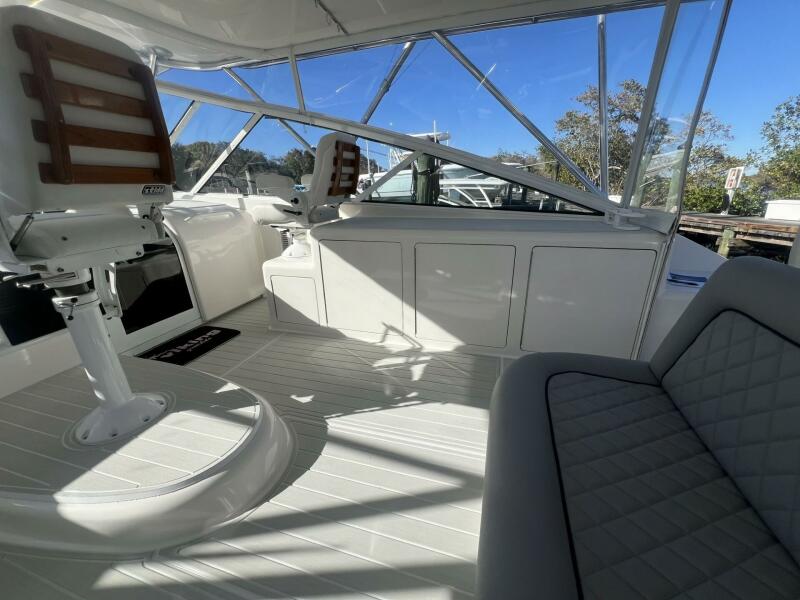 52' 2007 Viking 52 Open