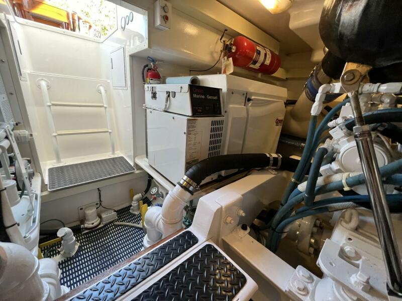 52' 2007 Viking 52 Open