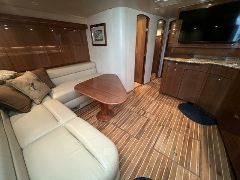 52' 2007 Viking 52 Open