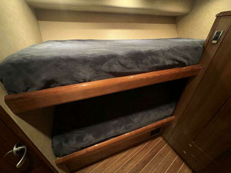 Viking 52 SILENT PARTNER - Guest Cabin