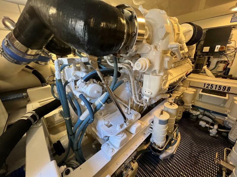 52' 2007 Viking 52 Open