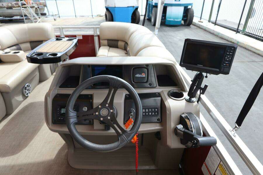 24ft Sun Tracker Yacht For Sale