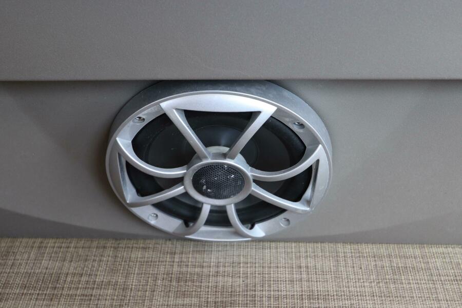 24' 2024 Sun Tracker Party Barge 22 DLX