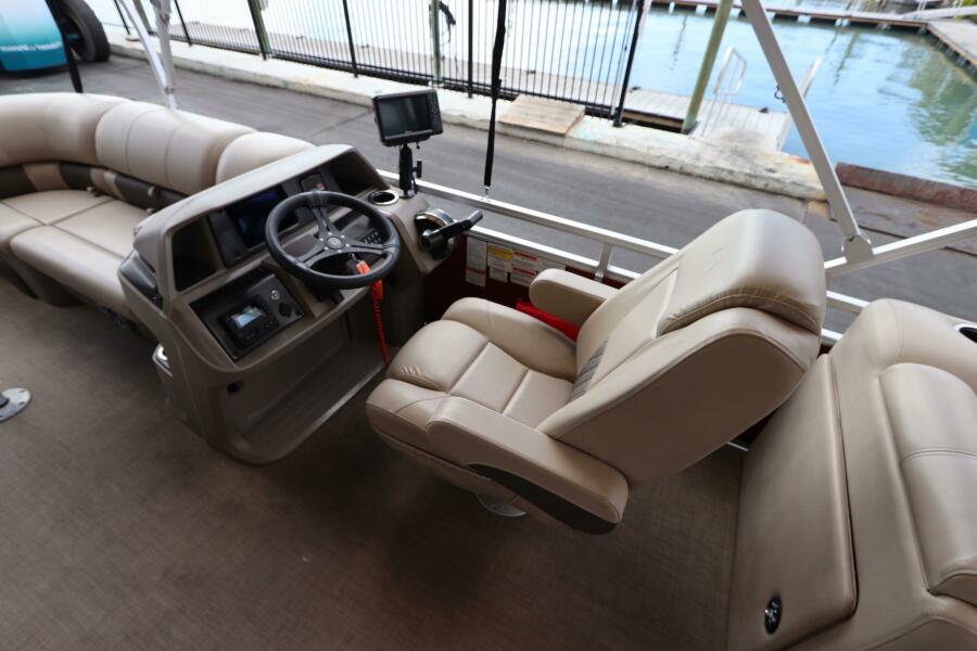 24' 2024 Sun Tracker Party Barge 22 DLX