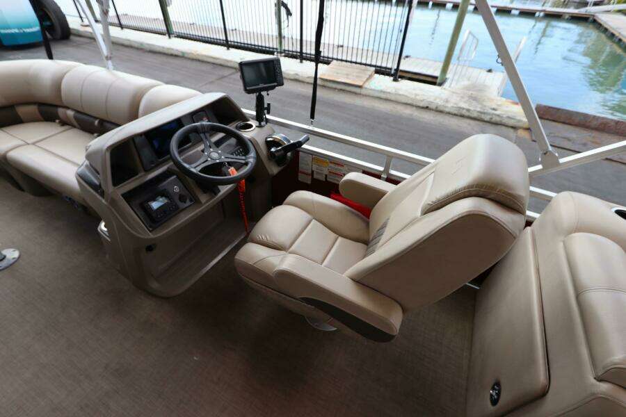 24ft Sun Tracker Yacht For Sale