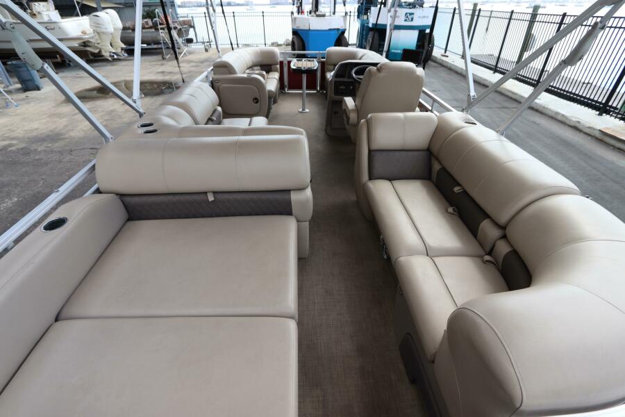 24' 2024 Sun Tracker Party Barge 22 DLX