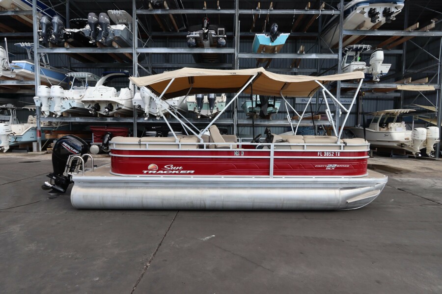 24' 2024 Sun Tracker Party Barge 22 DLX