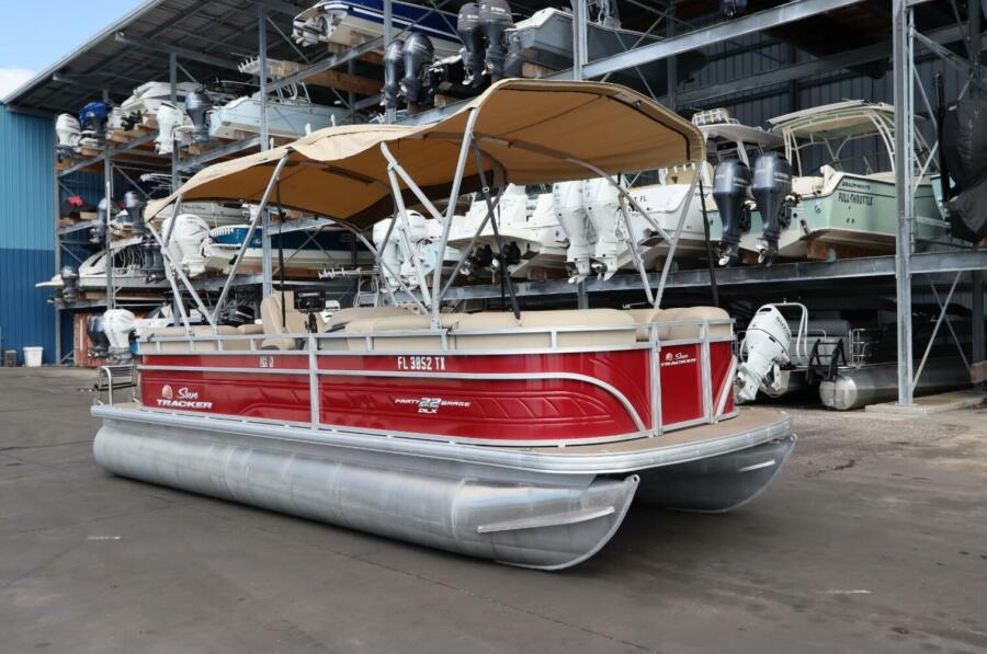 24' 2024 Sun Tracker Party Barge 22 DLX