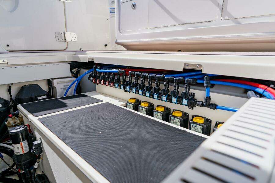 38ft Boston Whaler Yacht For Sale