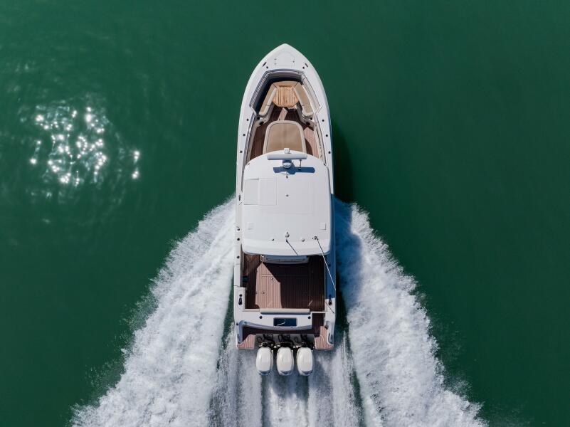 38' 2019 Boston Whaler 380 Outrage