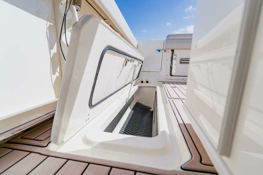 38ft Boston Whaler Yacht For Sale