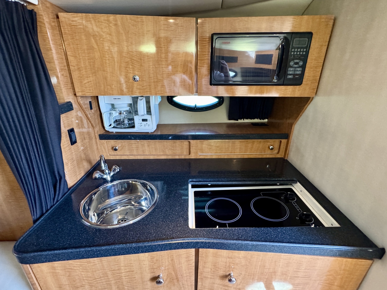 2004 Regal 3260 Commodore