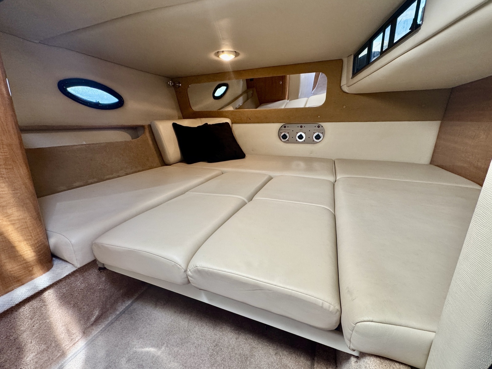 2004 Regal 3260 Commodore