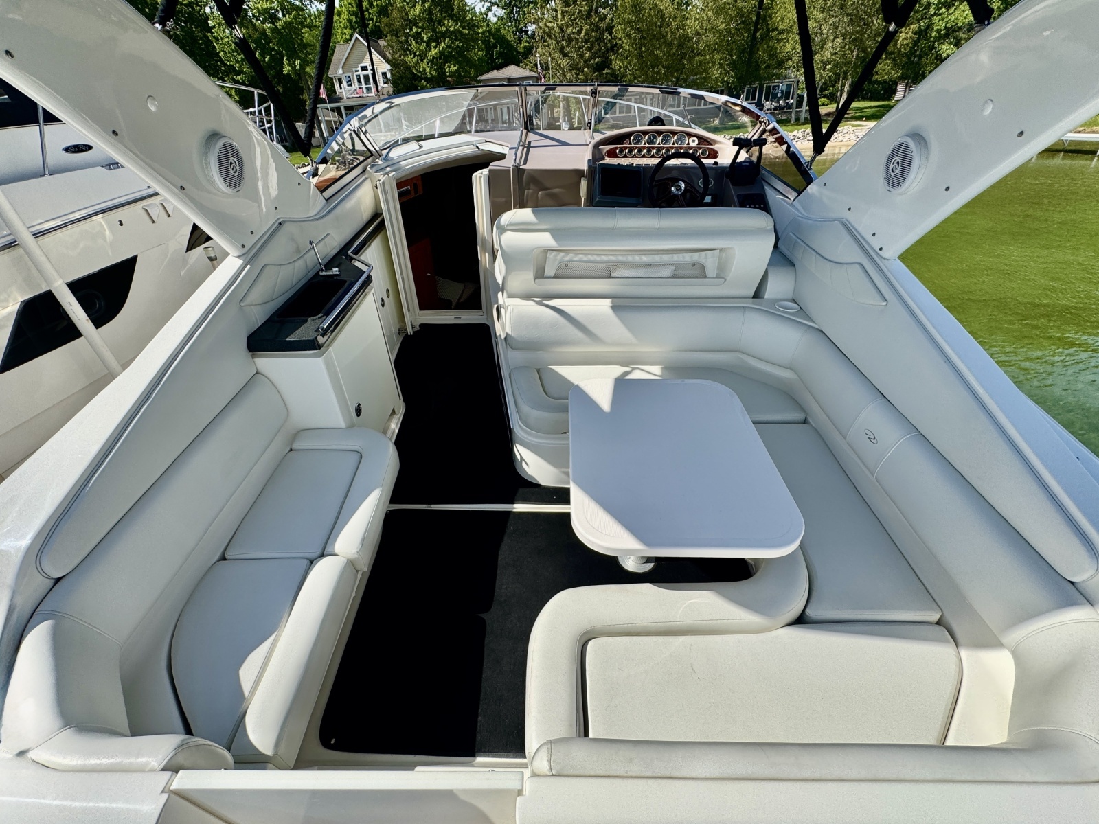 2004 Regal 3260 Commodore