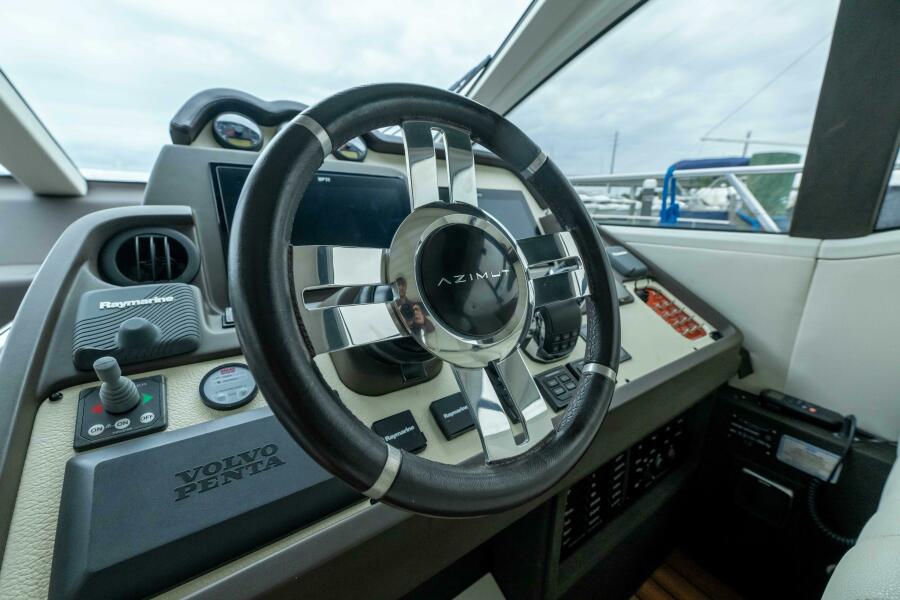 58' 2015 Azimut 55S Lithium