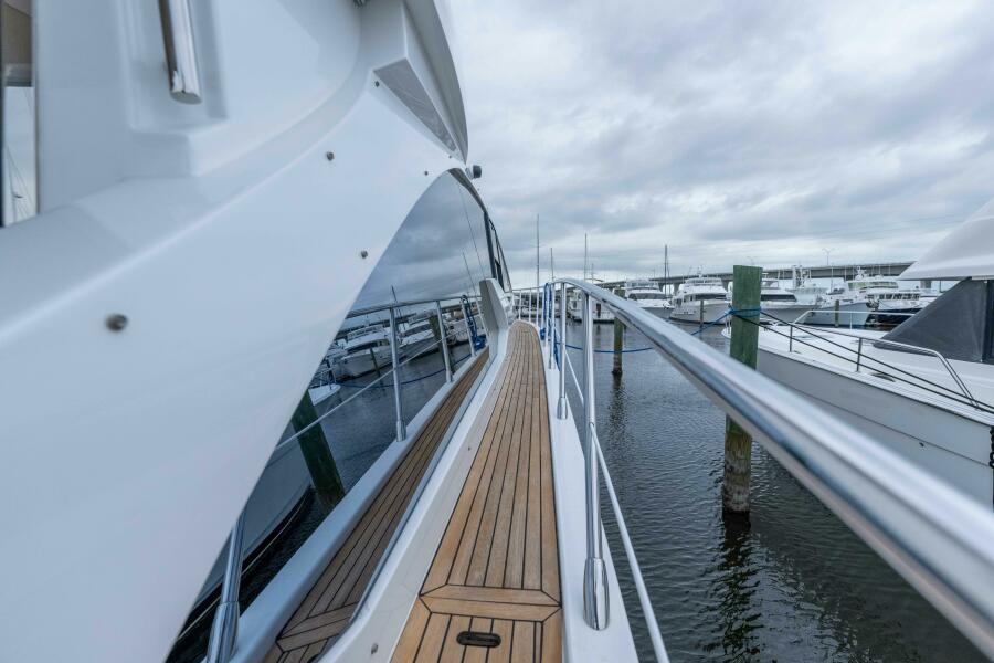 58' 2015 Azimut 55S Lithium