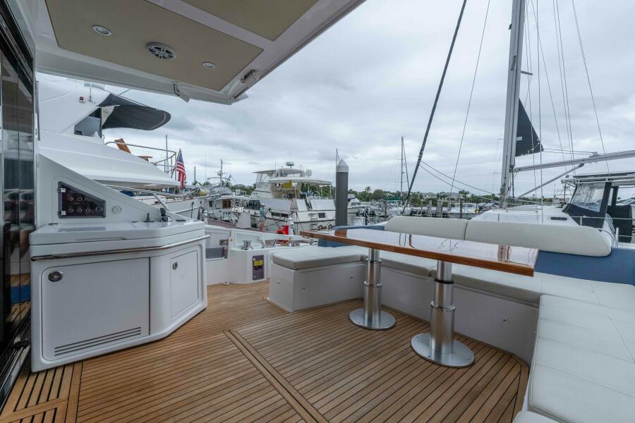 58' 2015 Azimut 55S Lithium
