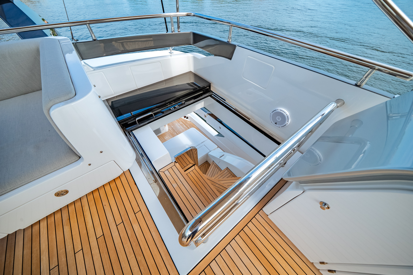 80ft Azimut Yacht For Sale