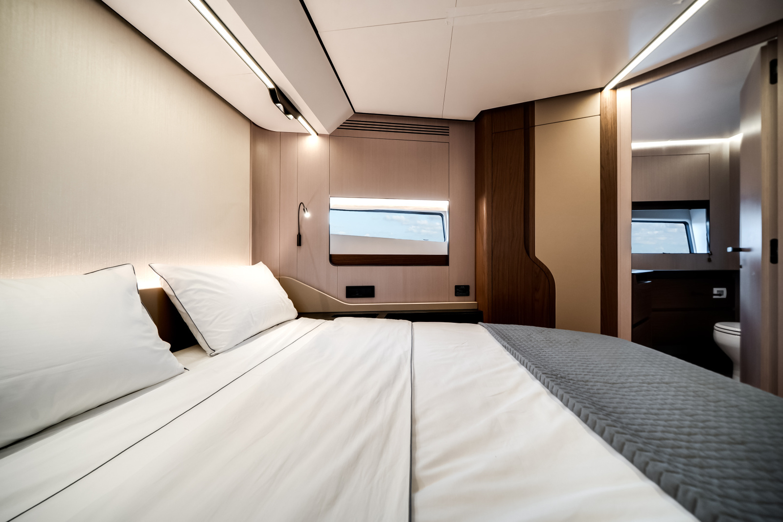 80ft Azimut Yacht For Sale