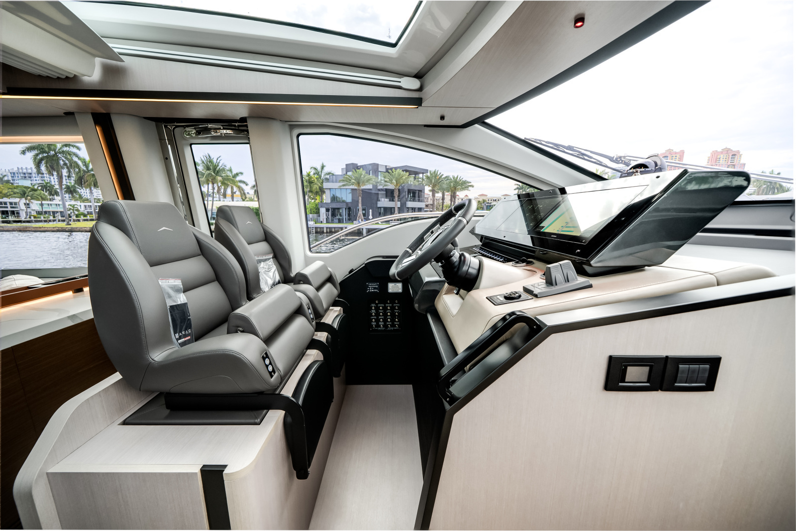 80ft Azimut Yacht For Sale