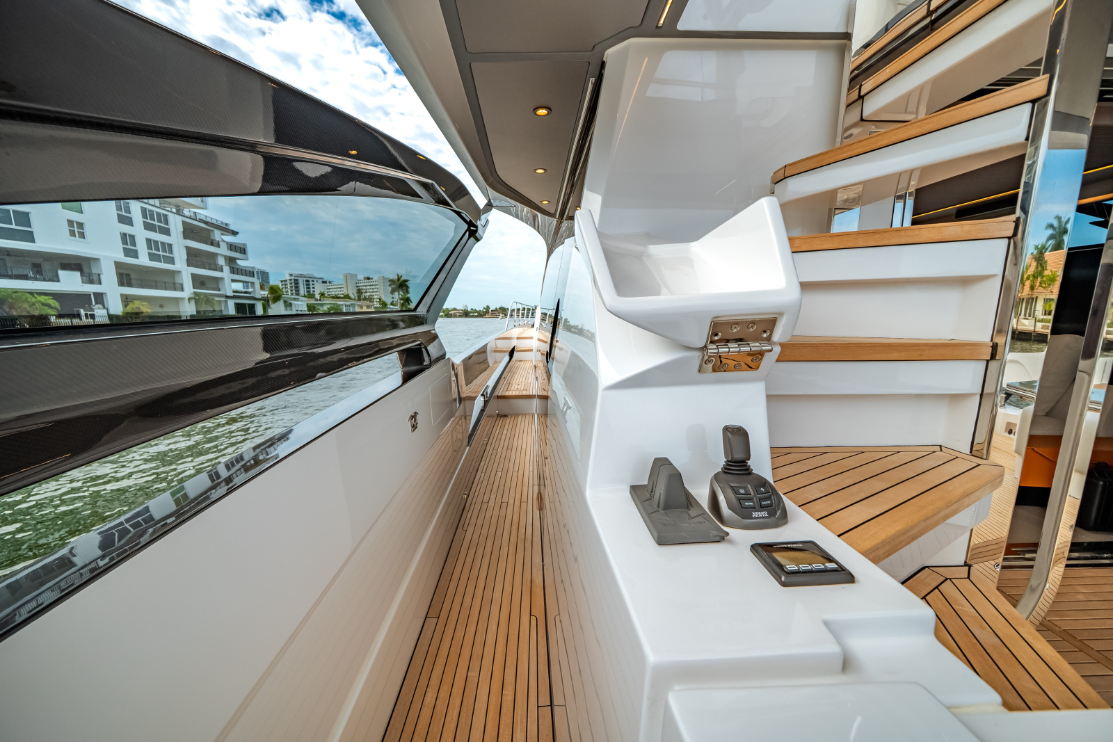 80ft Azimut Yacht For Sale