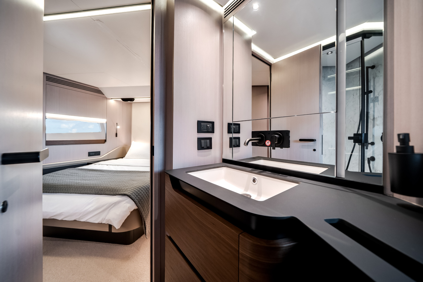 80ft Azimut Yacht For Sale