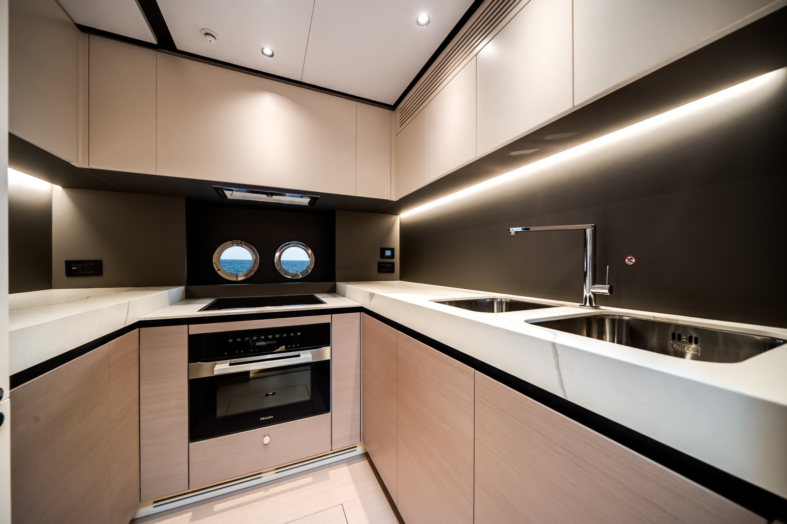 80ft Azimut Yacht For Sale