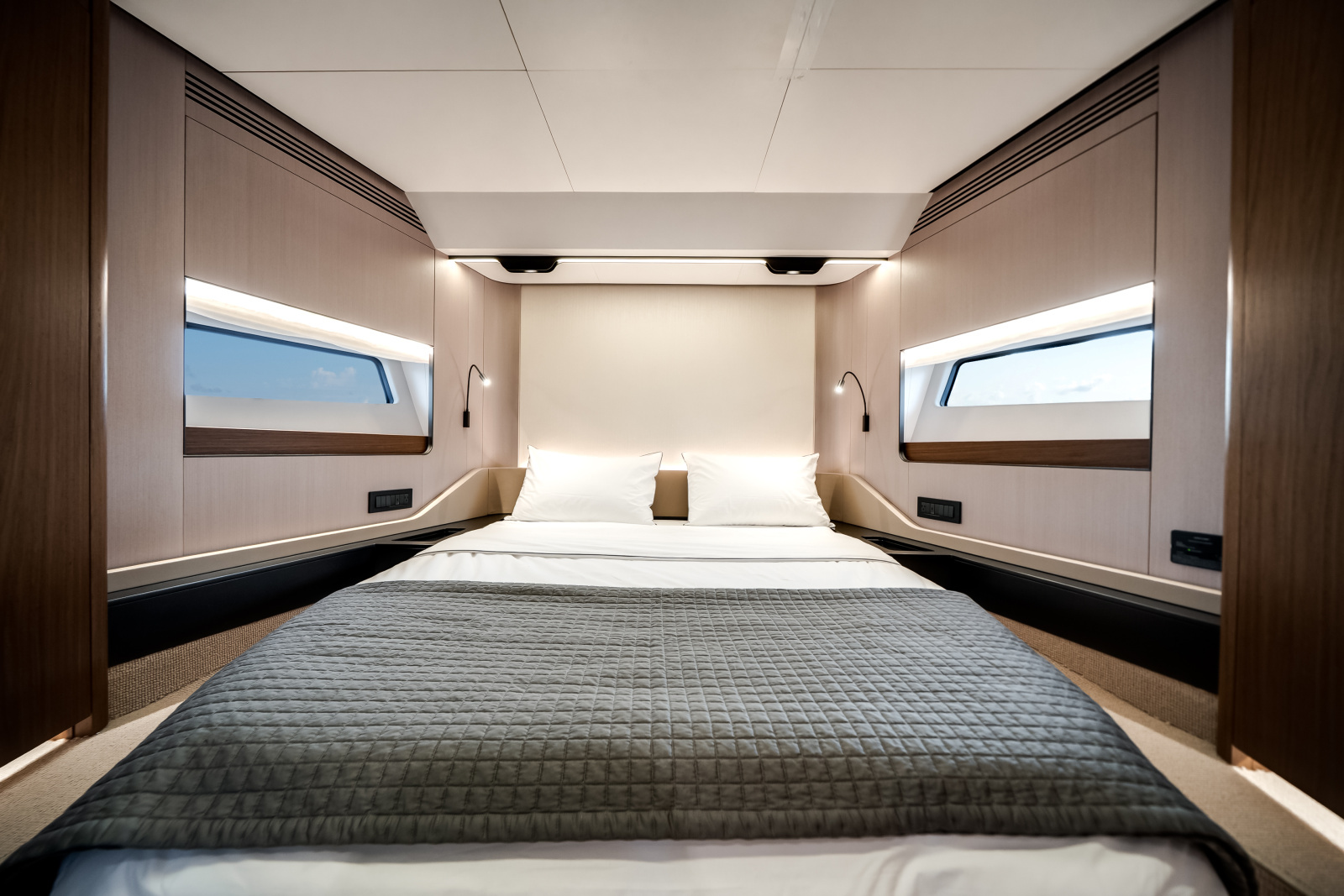 80ft Azimut Yacht For Sale