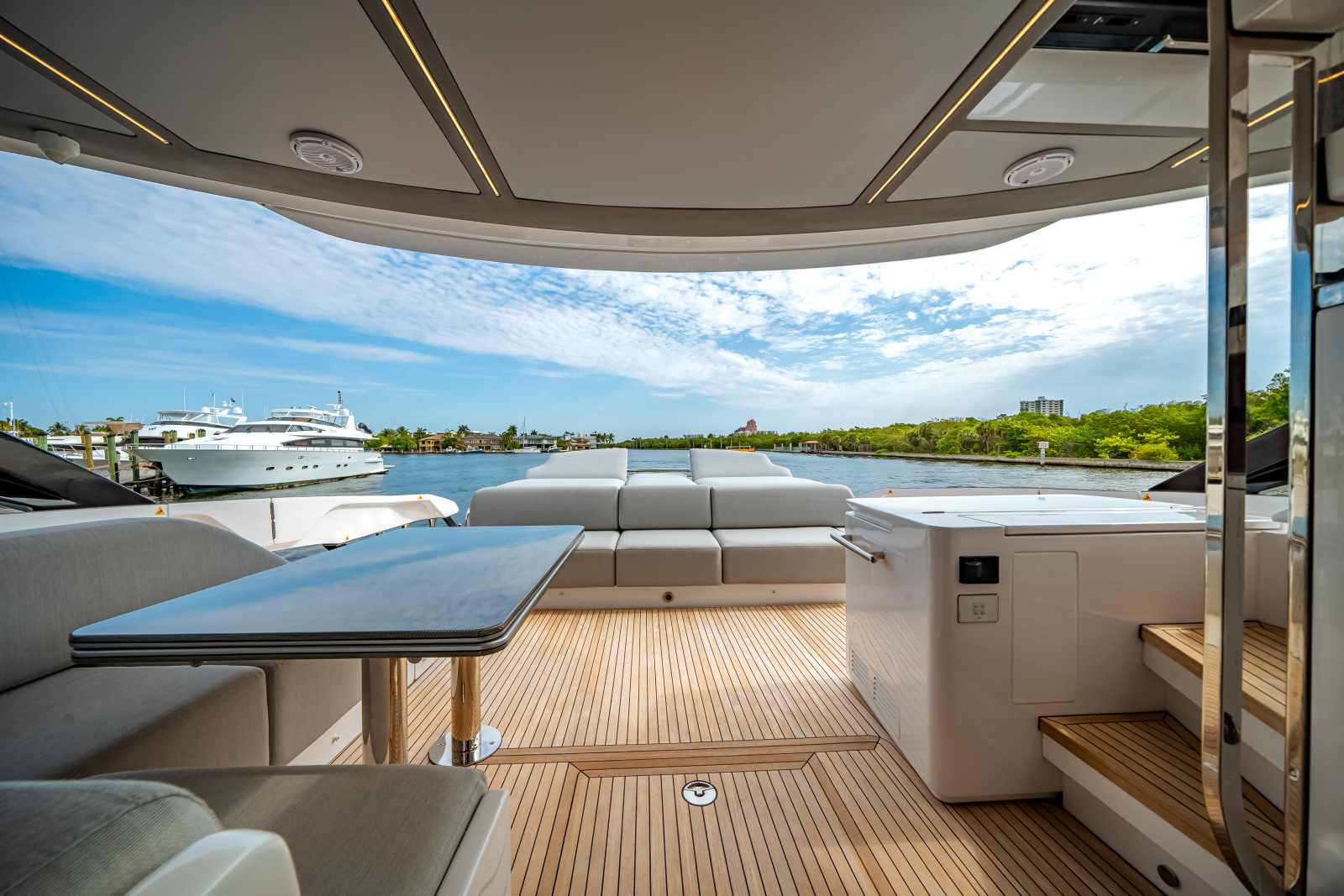 80ft Azimut Yacht For Sale