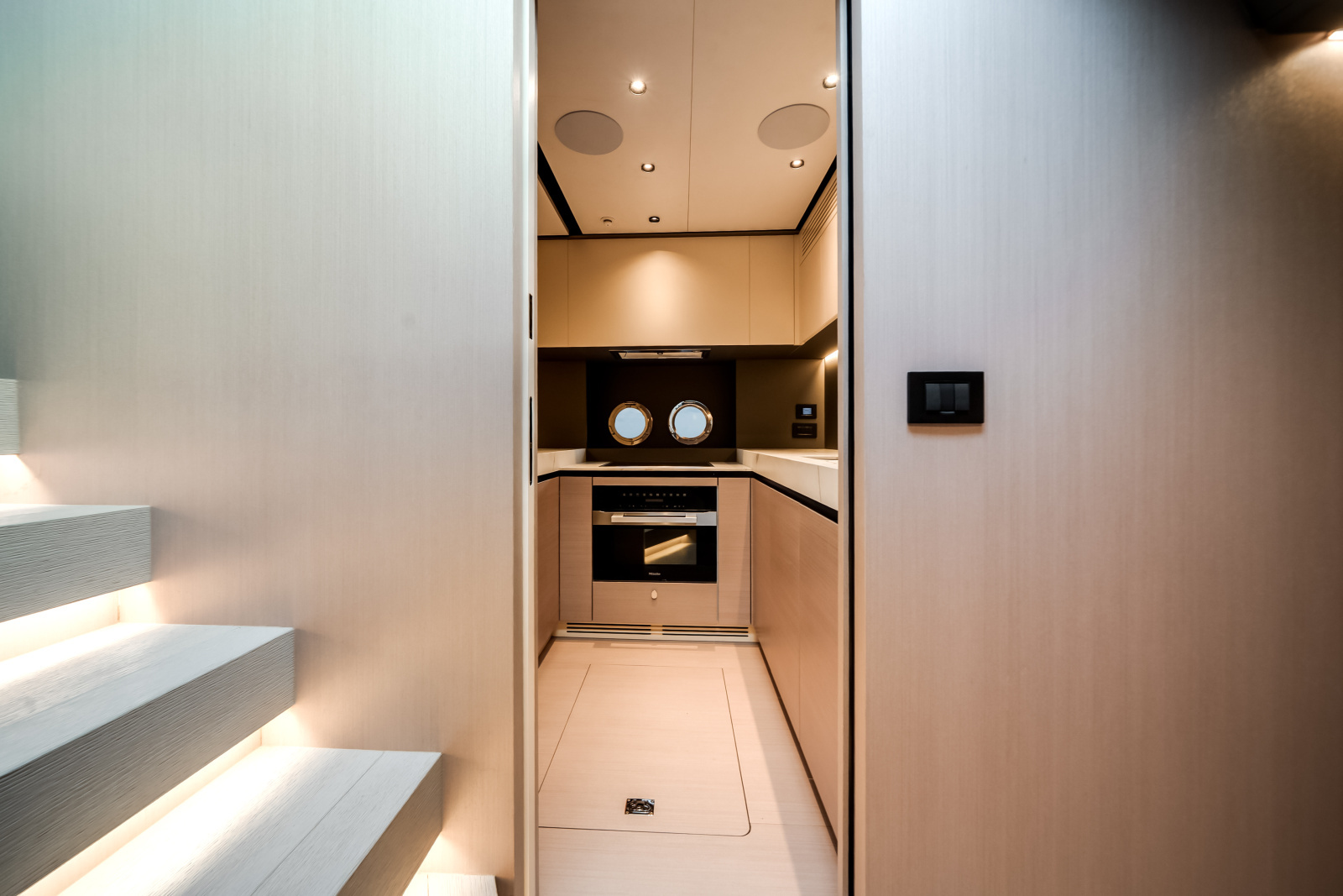 80ft Azimut Yacht For Sale