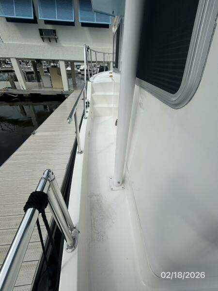 37' Great Harbour port side deck1