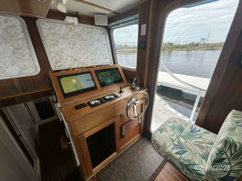 37' Great Harbour helm1