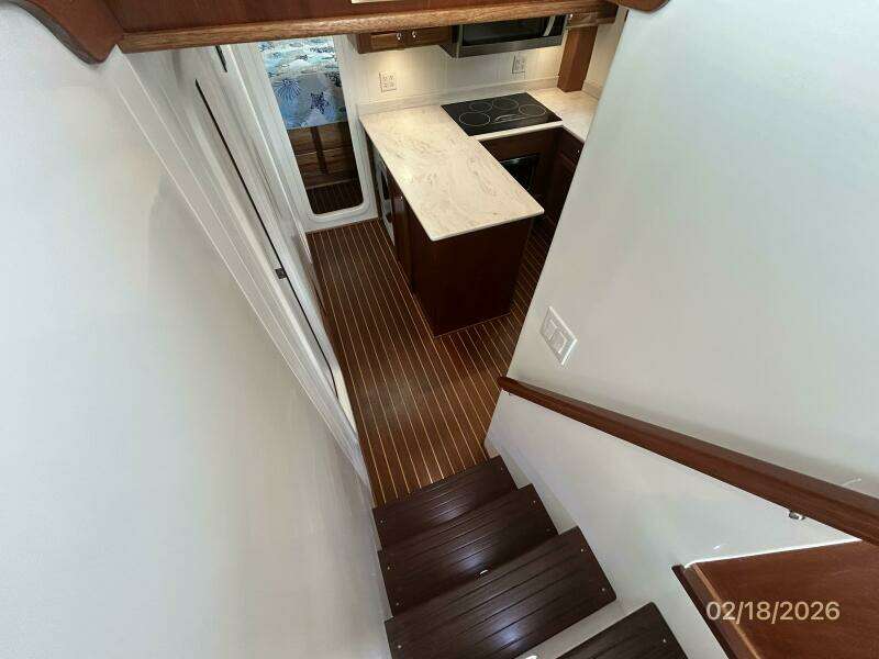 37' Great Harbour companionway